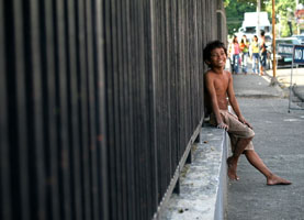 Niños De La Calle: Enfants-des-rues-keith-bacongco-flickr