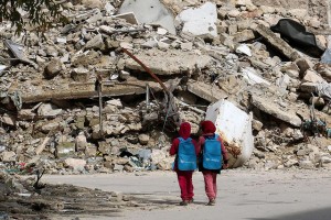 Syrian girls, carrying school bags provided by UNICEF by Jordi Bernabeu Farrus