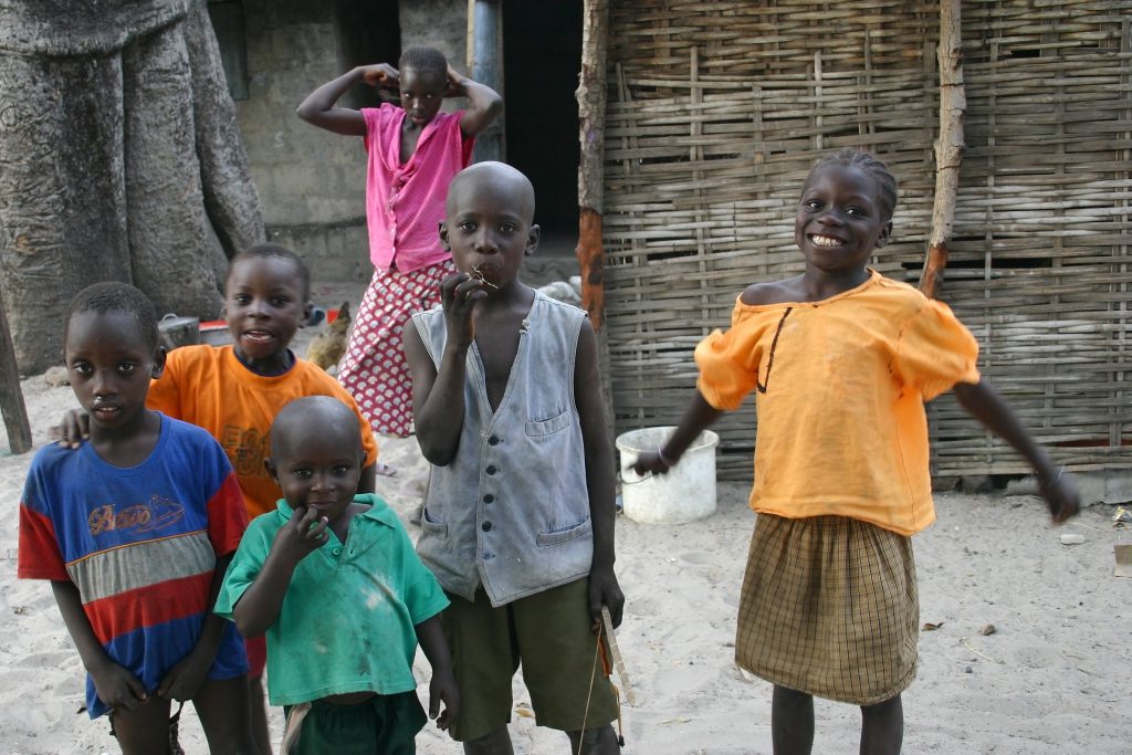 La place pour les enfants bébé enfant en bas âge Senegal